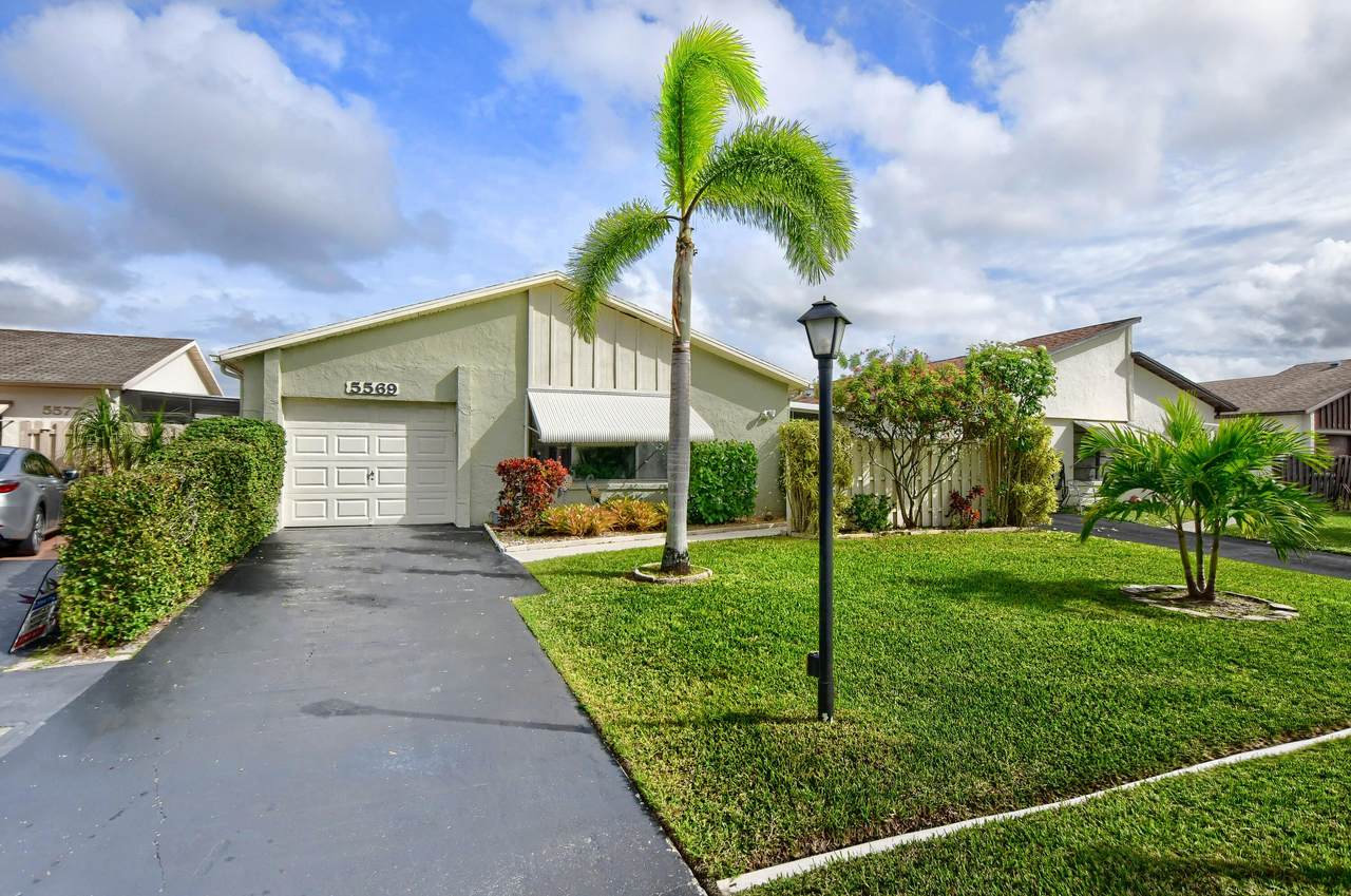 5569 Mirror Lakes Boulevard - Photo 1
