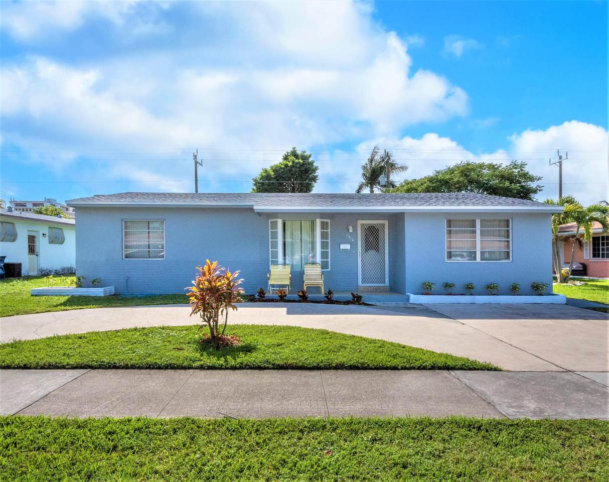 1012 2nd Street - Photo 1
