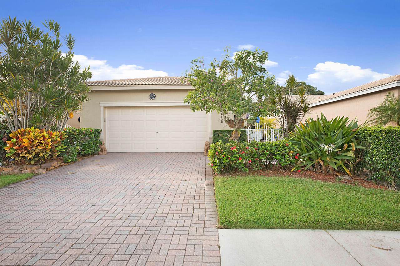 8630 Lineyard Cay - Photo 1