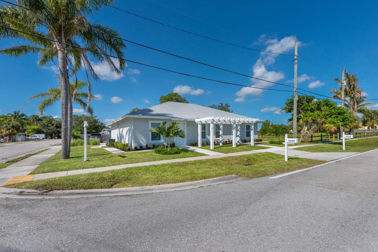 1119 Osceola Drive - Photo 1