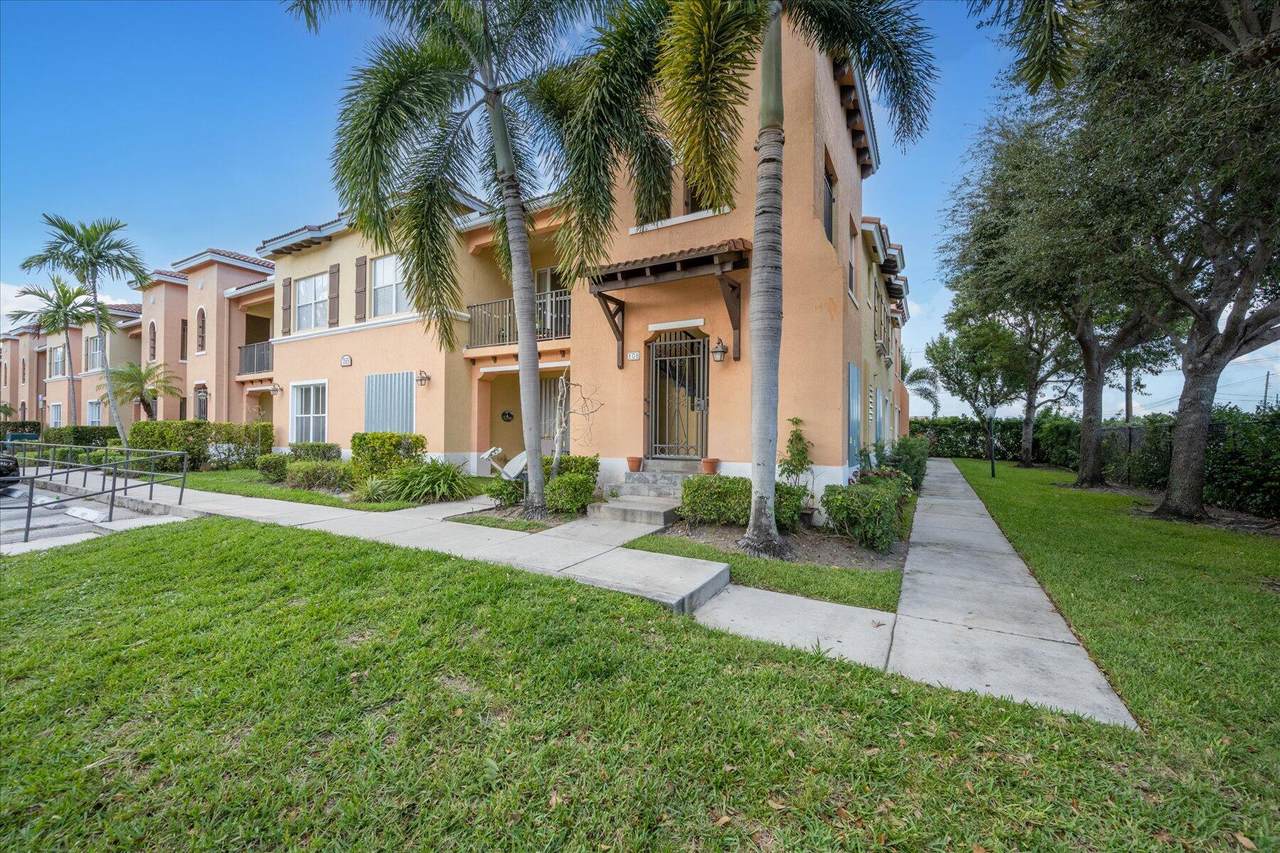 3569 Forest Hill Boulevard - Photo 1