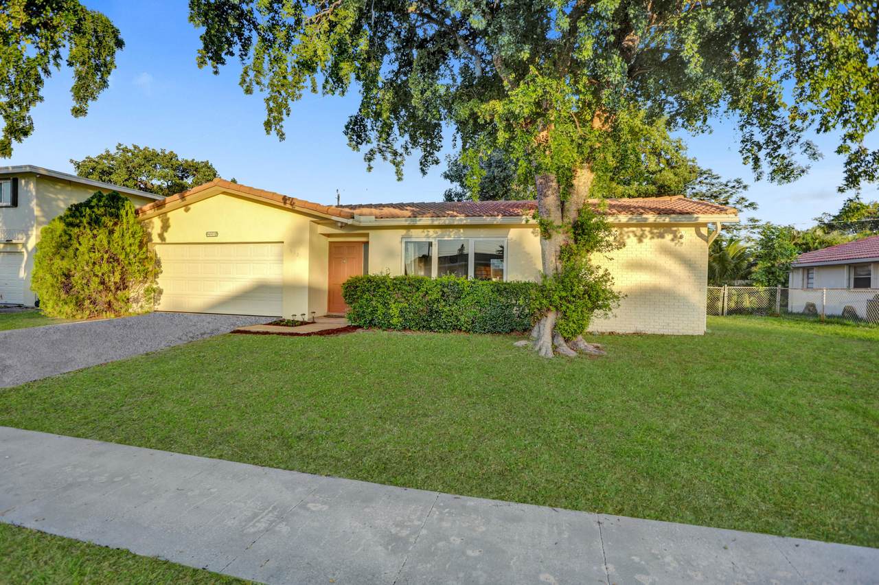 612 15th Avenue - Photo 1