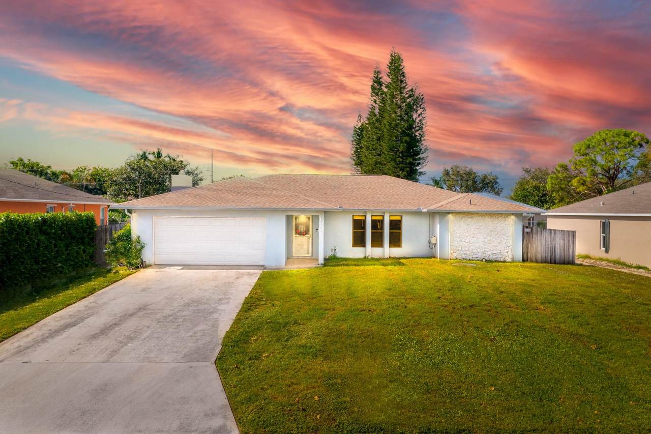 622 Hogan Street - Photo 1