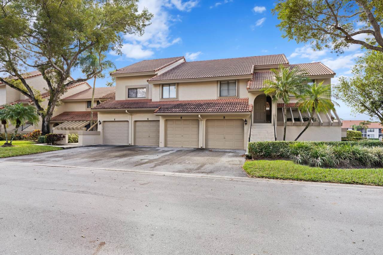 5631 Coach House Circle - Photo 1