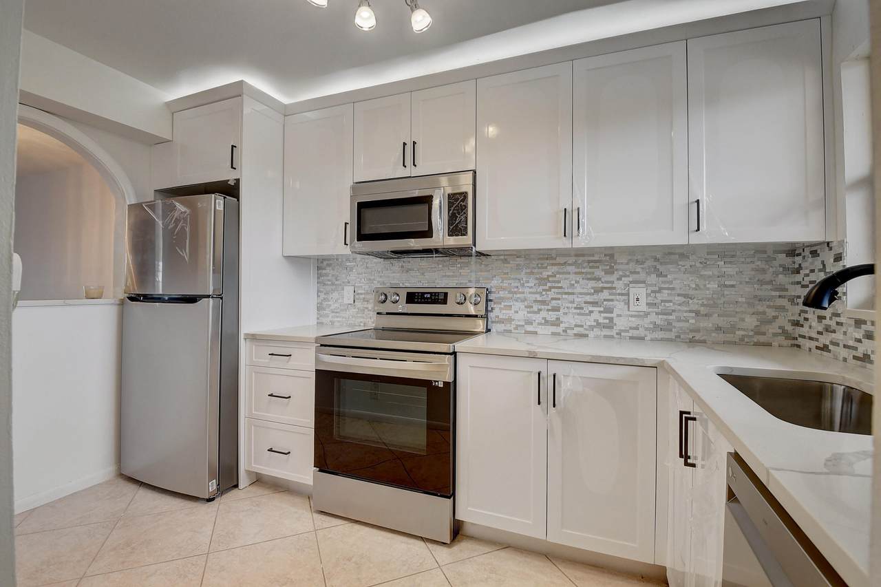 4640 Lucerne Lakes Boulevard - Photo 1
