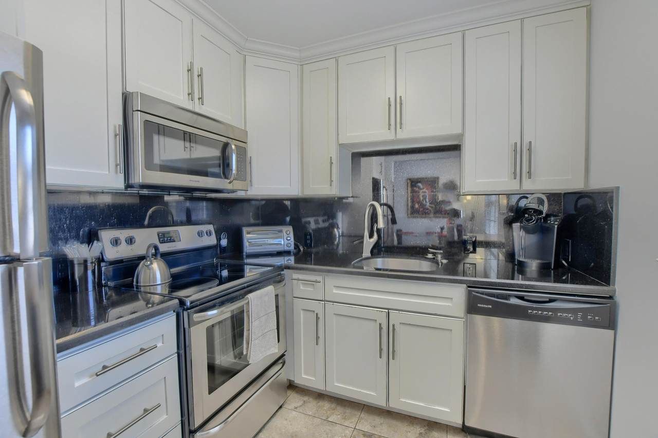 140 Fanshaw D - Photo 1