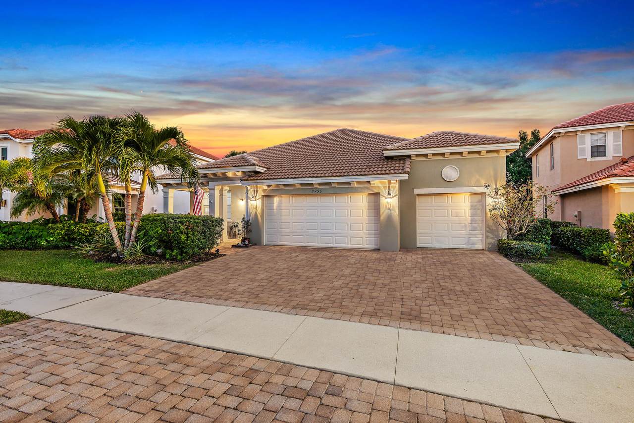 7798 Heritage Boulevard - Photo 1