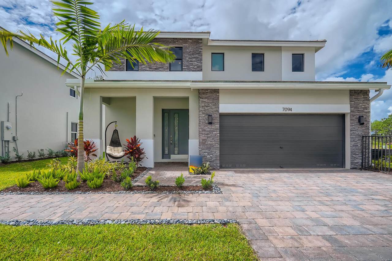 7094 Rockwood Road - Photo 1
