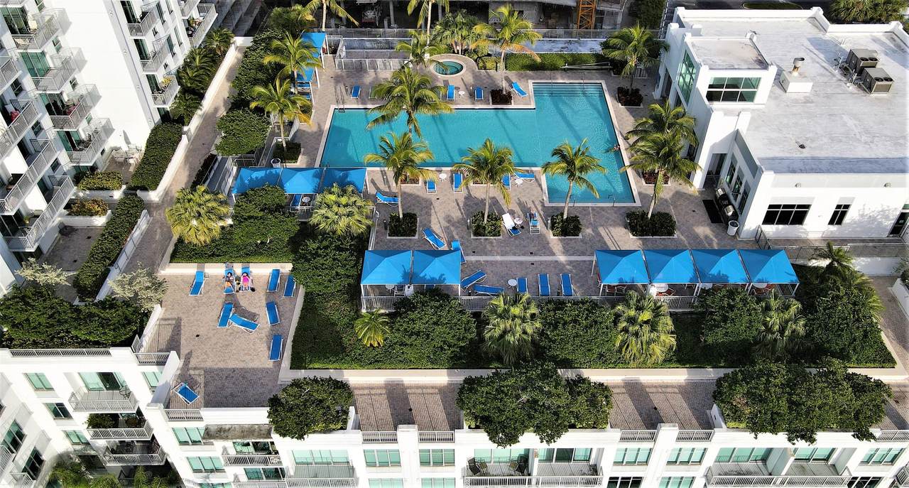 300 Australian Avenue - Photo 1