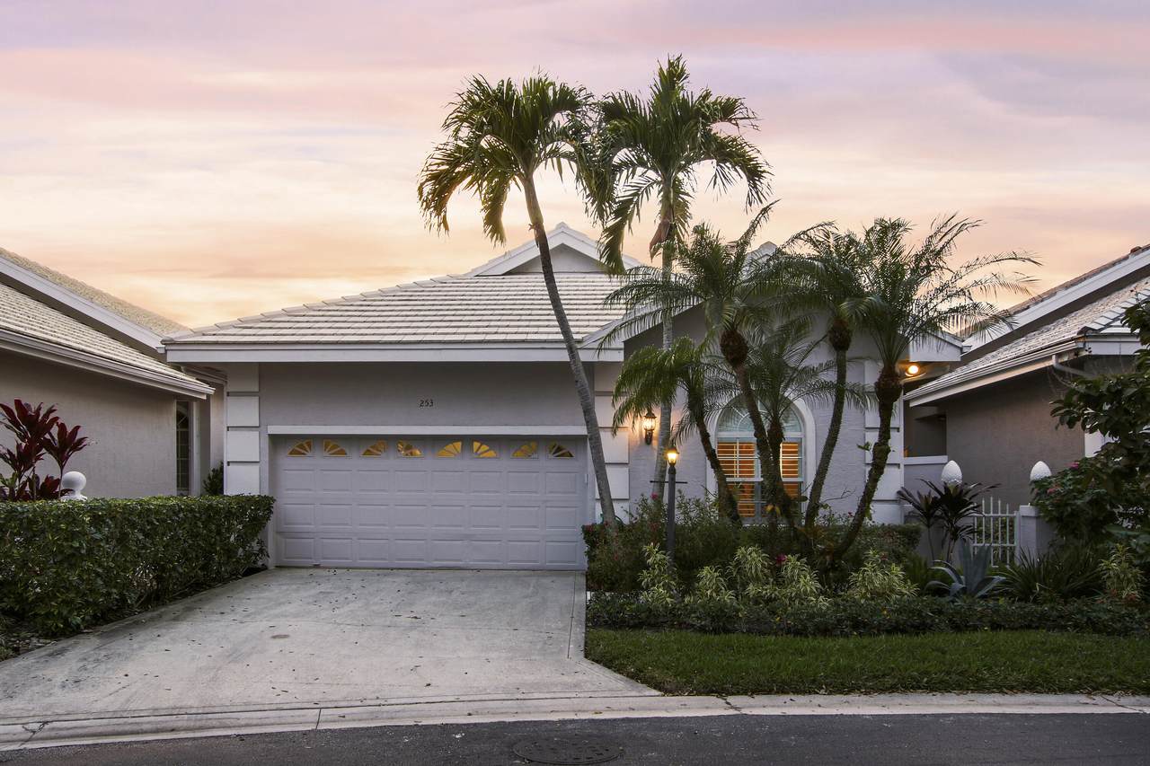 253 Canterbury Circle - Photo 1