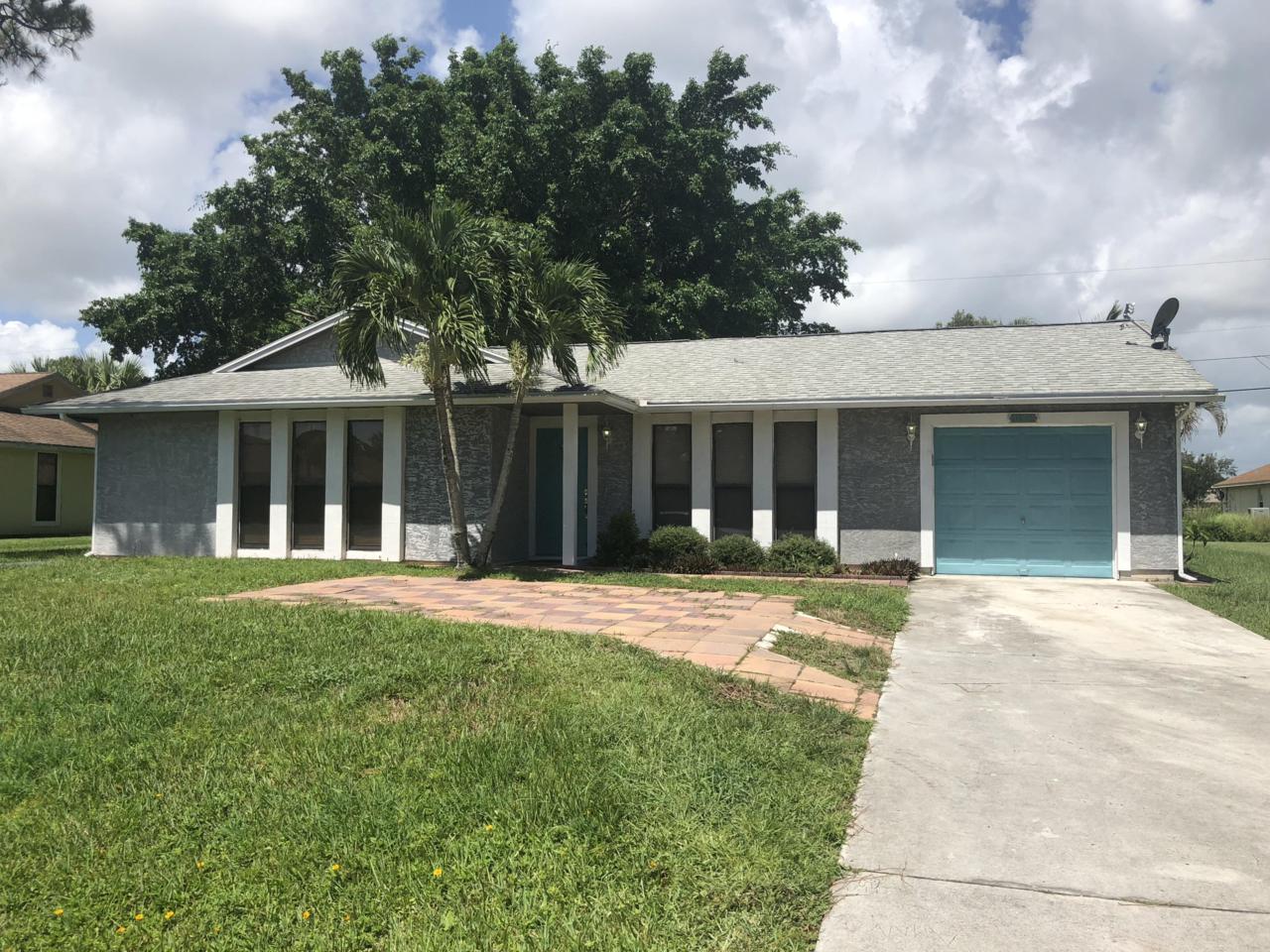 1039 Fenway Road - Photo 1
