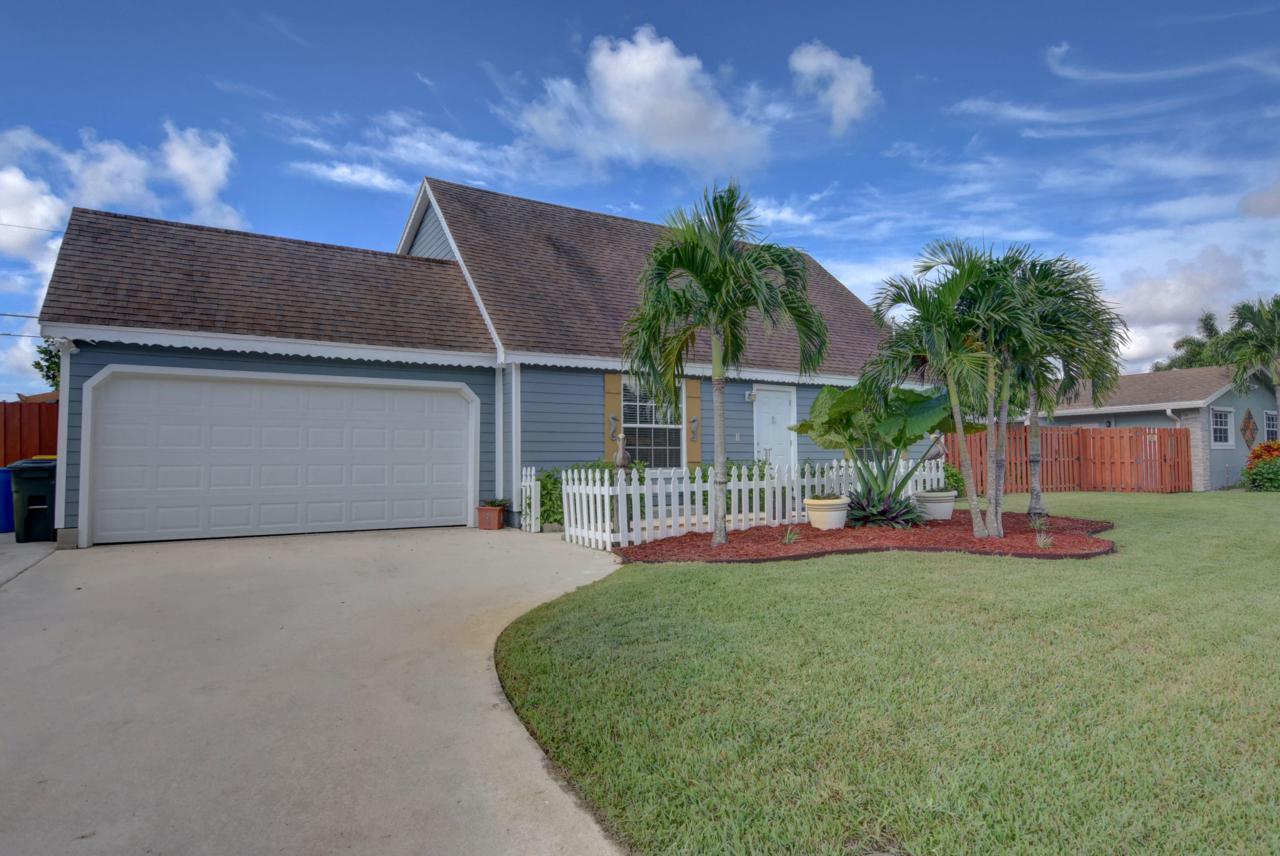 3844 Aladdin Avenue - Photo 1