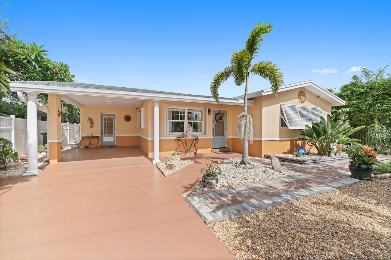 1116 Lake Drive - Photo 1