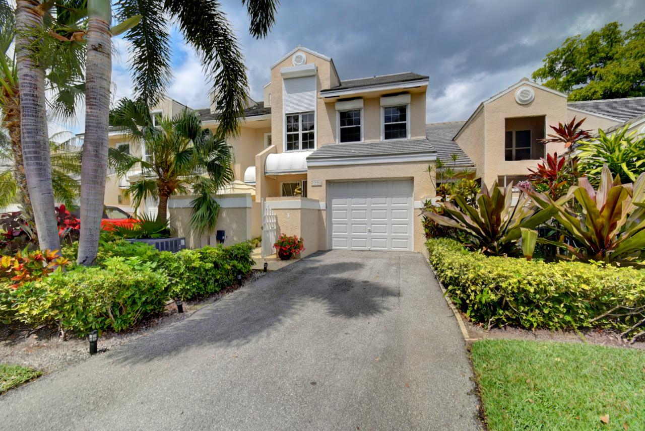 233 Lakeshore Drive - Photo 1