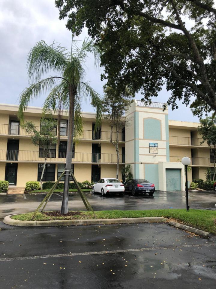 1 Royal Palm Way - Photo 1