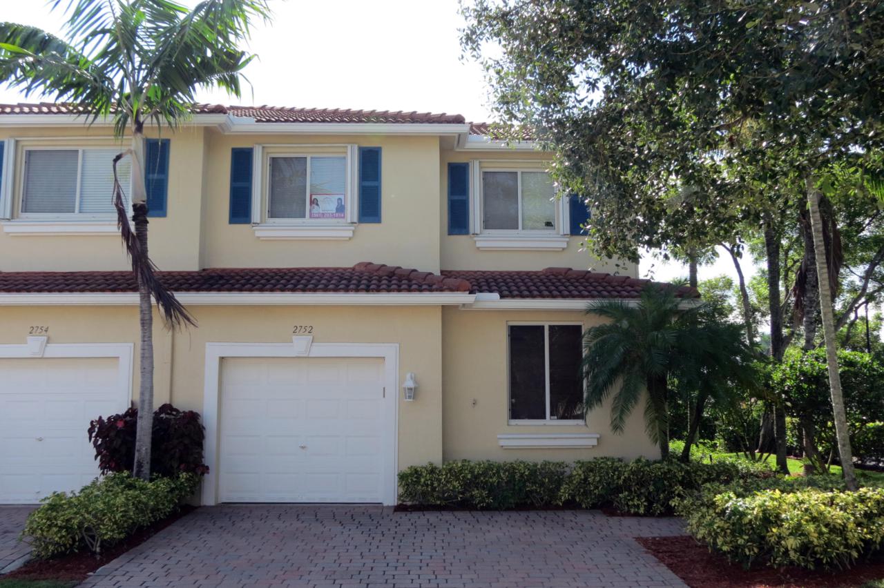 2752 Evergreen Circle - Photo 1