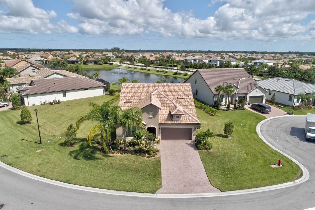 440 Bancroft Court - Photo 1