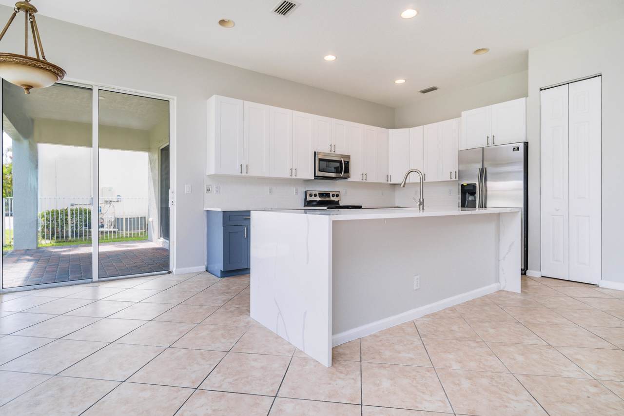 206 Palm Beach Plantation Boulevard - Photo 1