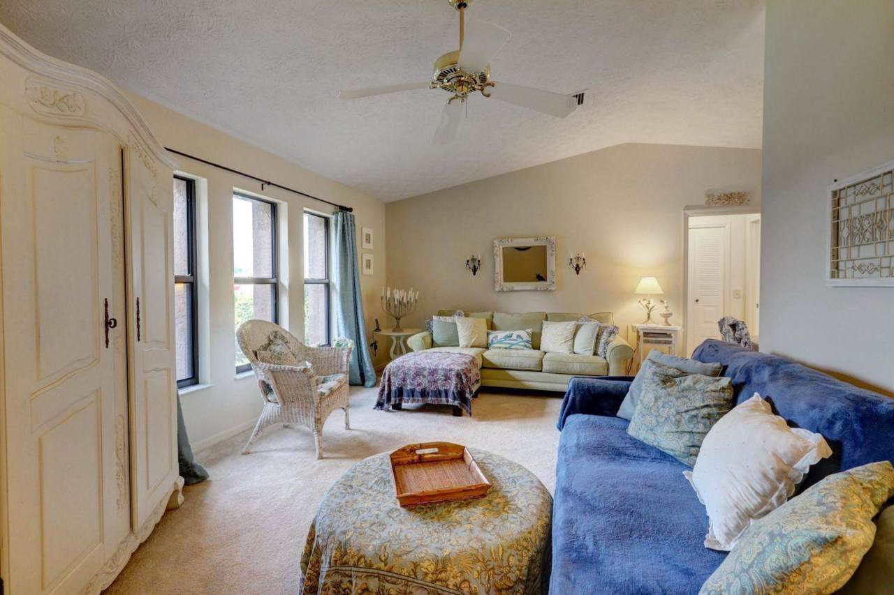 297 Grove Av Avenue - Photo 1