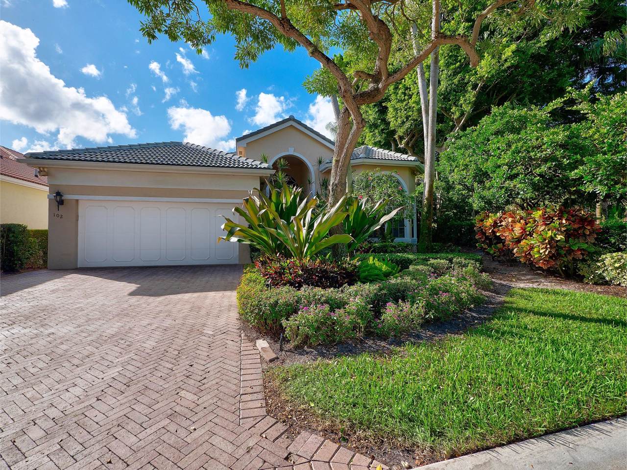 102 Banyan Isle Drive - Photo 1 102 Banyan Isle Drive - Photo 1