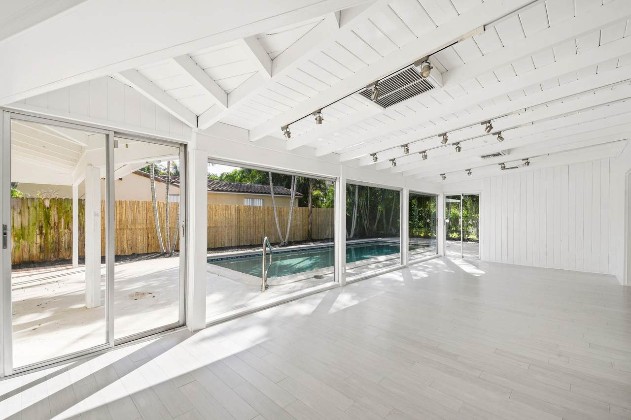 270 Russlyn Drive - Photo 1