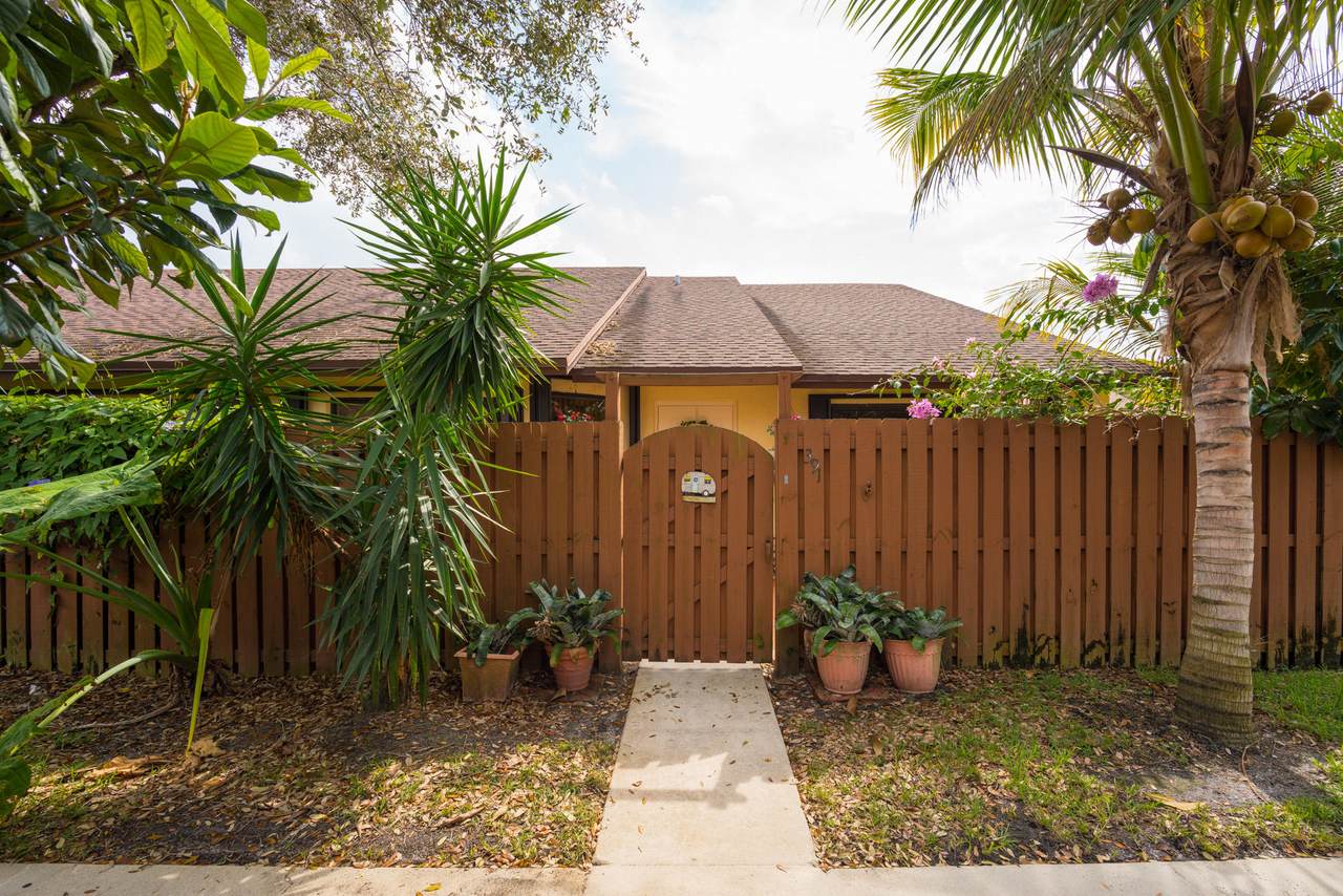 391 Springdale Circle - Photo 1