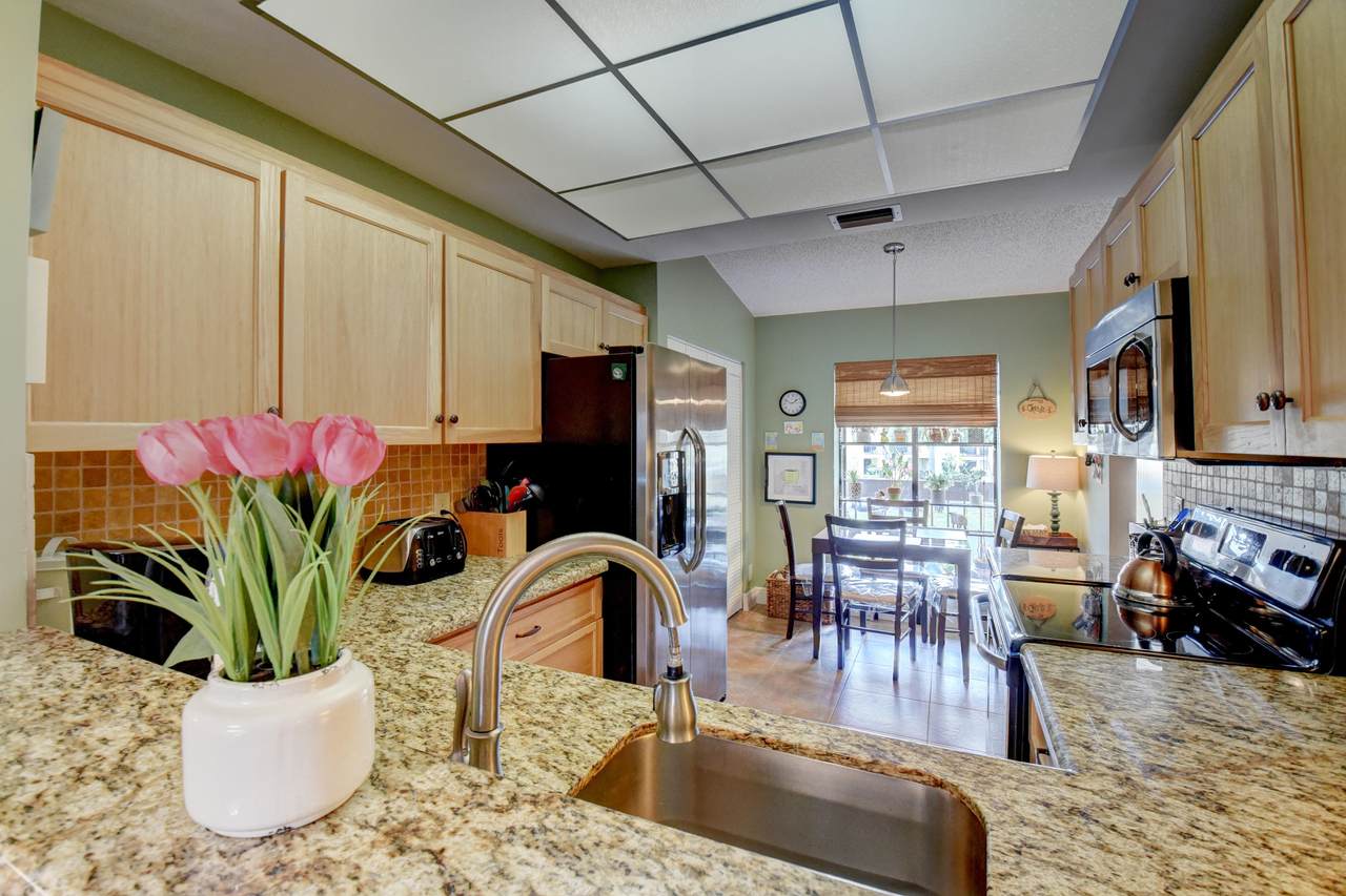 5187 Oakhill Lane - Photo 1 5187 Oakhill Lane - Photo 1