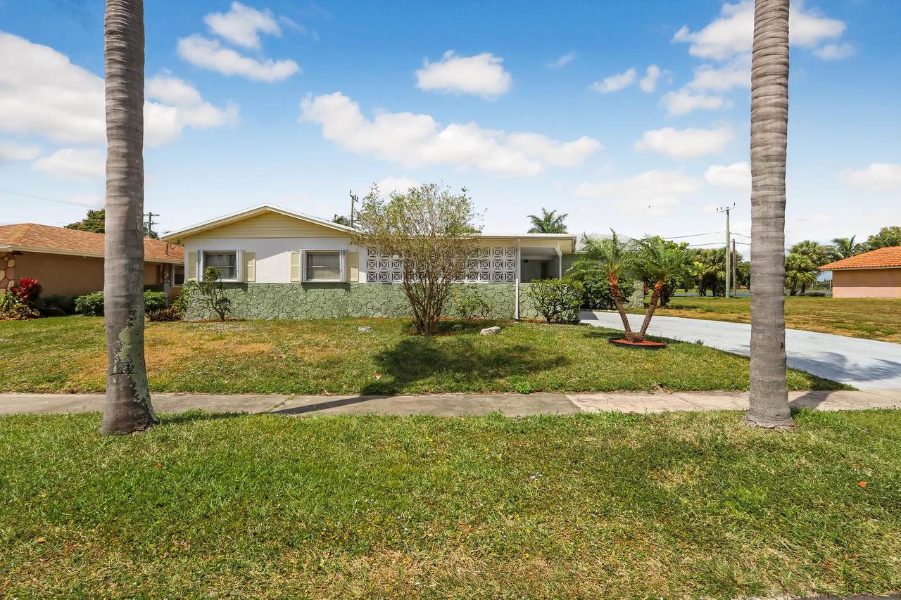 623 Mangonia Circle - Photo 1