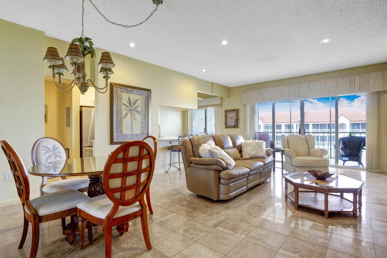 110 Half Moon Circle - Photo 1 110 Half Moon Circle - Photo 1