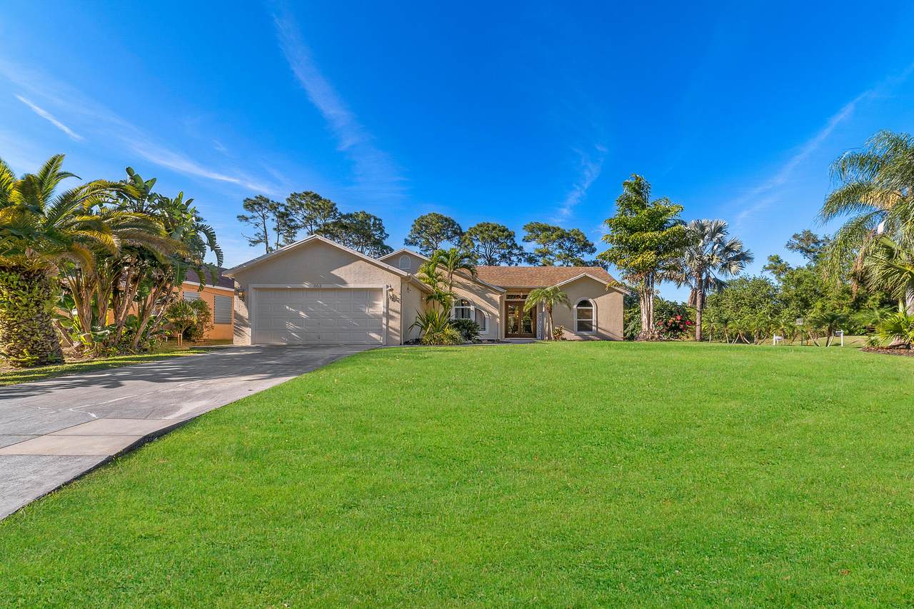 303 Columbus Drive - Photo 1