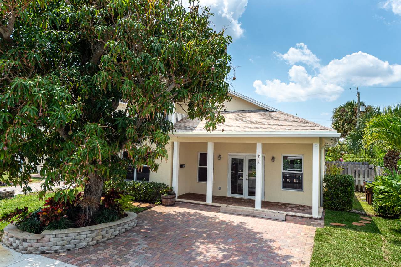 1817 Lakeside - Photo 1