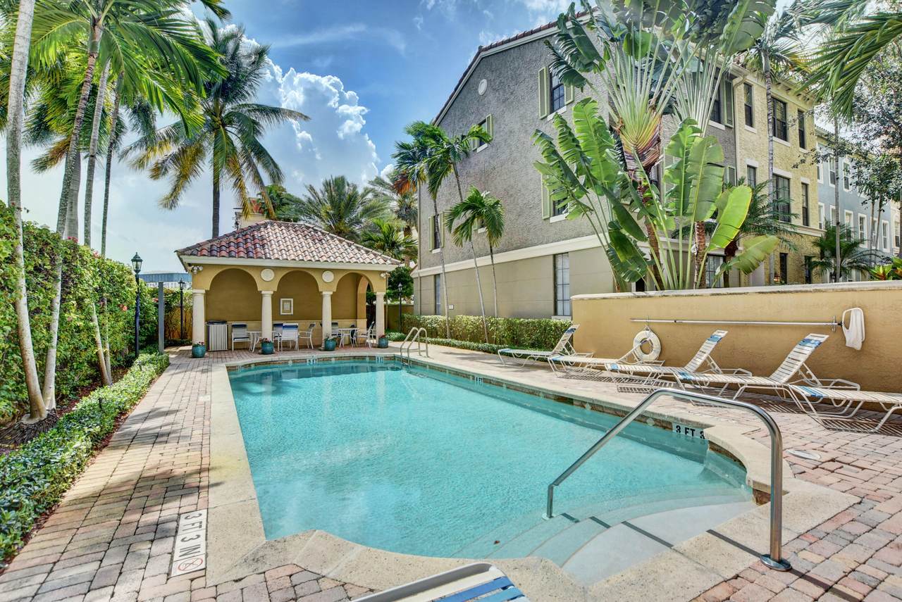 560 Sapodilla Avenue - Photo 1