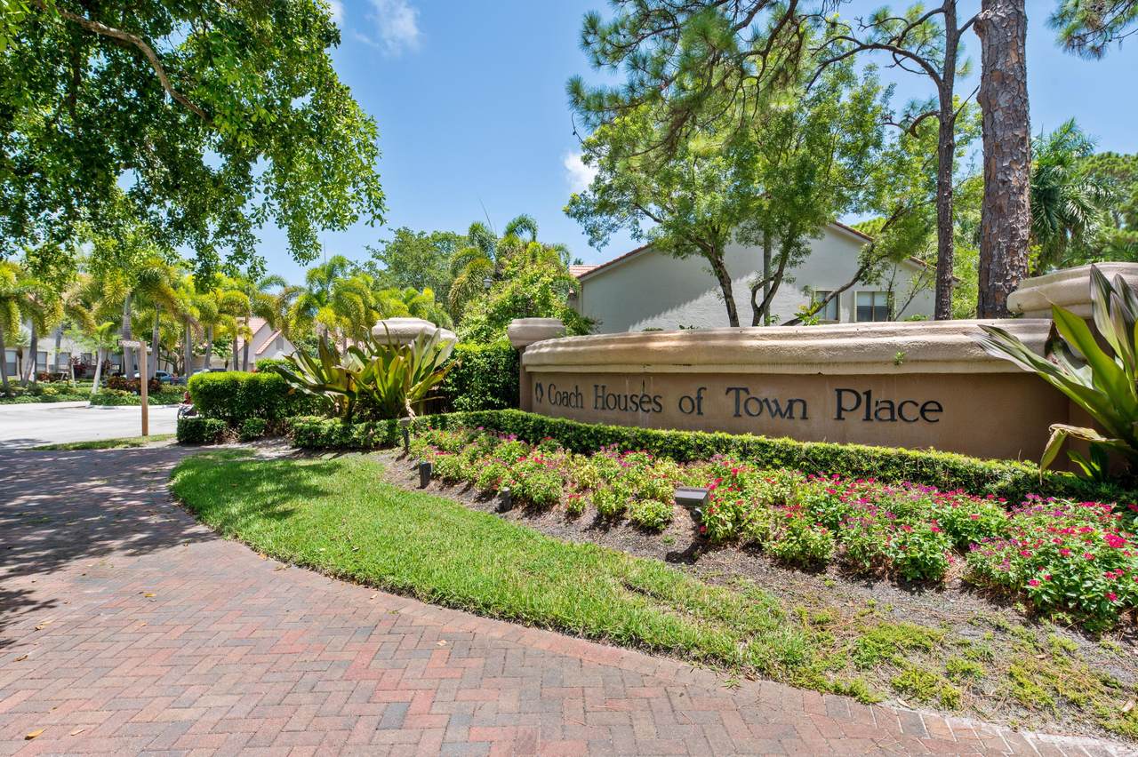 5780 Coach House Circle - Photo 1