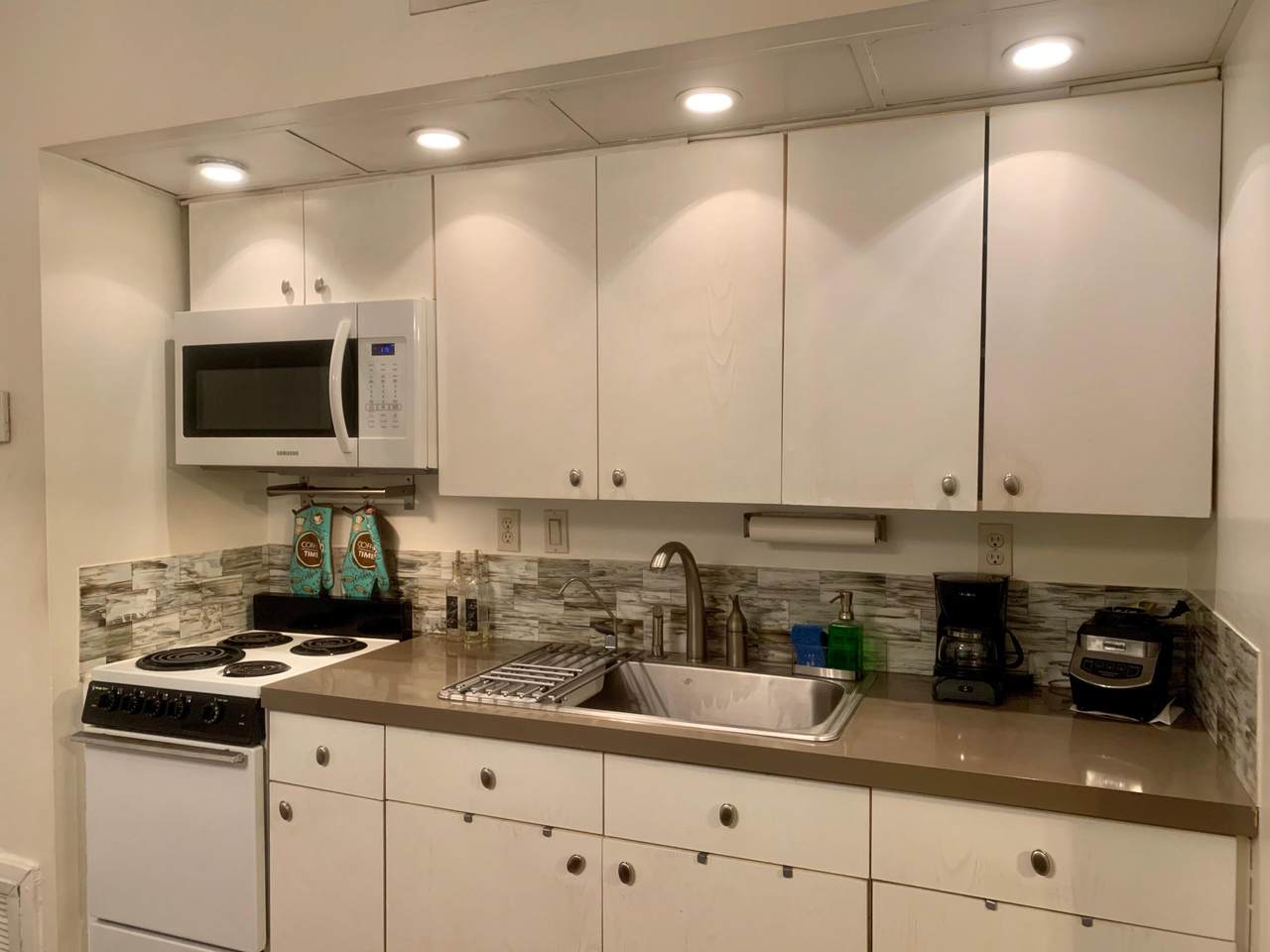 2710 Riverside Drive - Photo 1