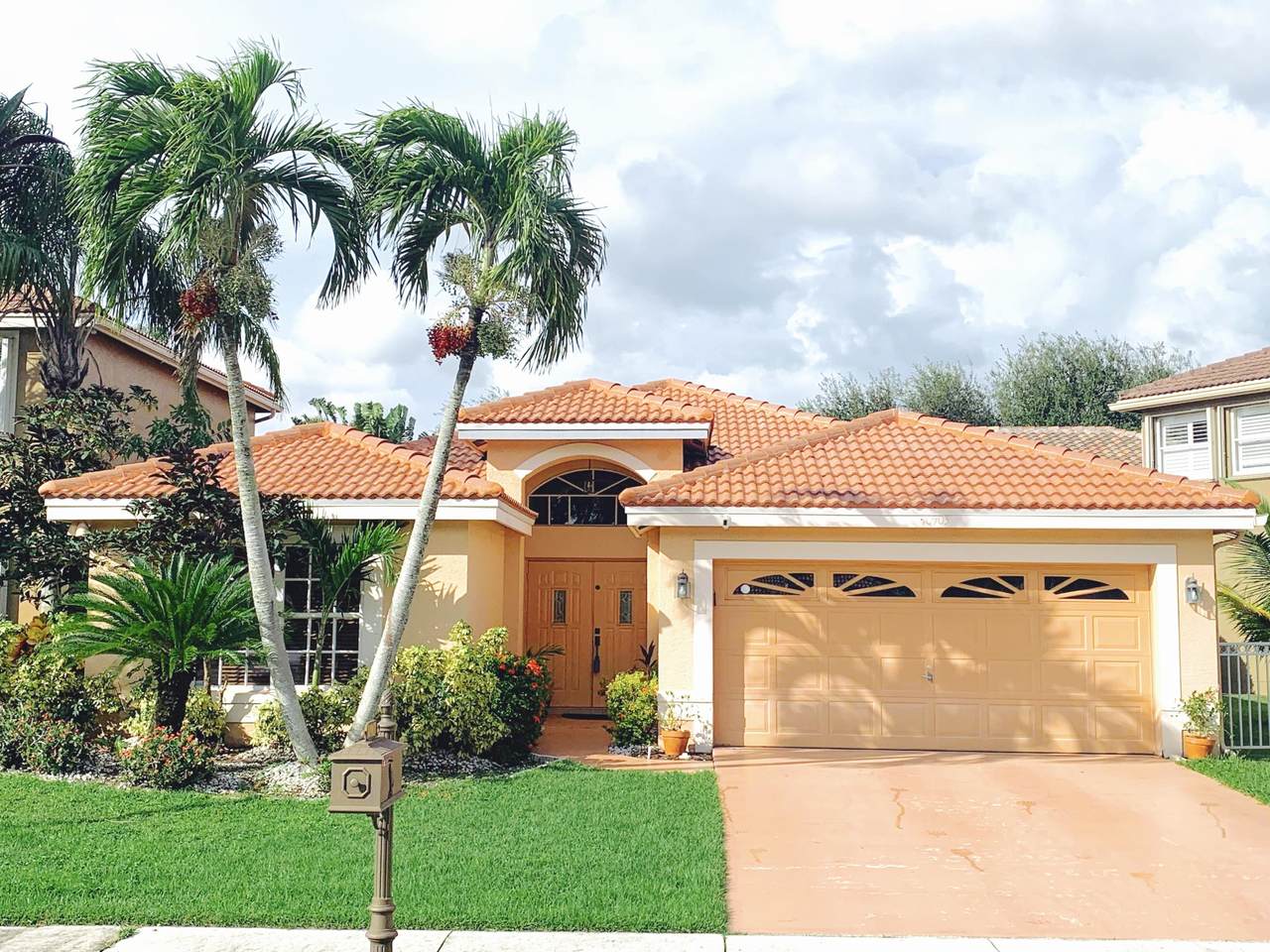 10903 Crescendo Circle - Photo 1