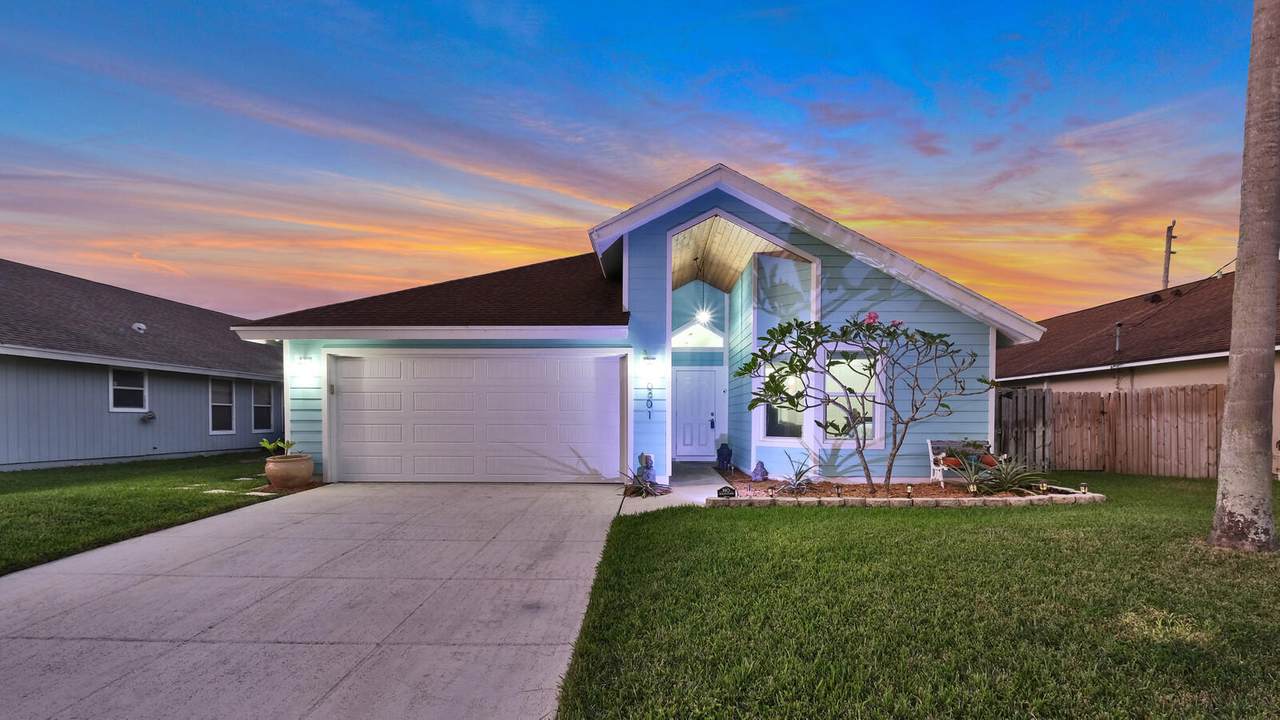 6201 Hollywood Street - Photo 1