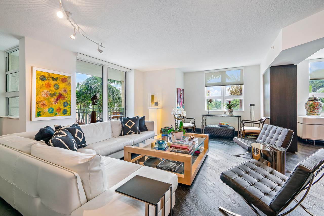 403 Sapodilla Avenue - Photo 1