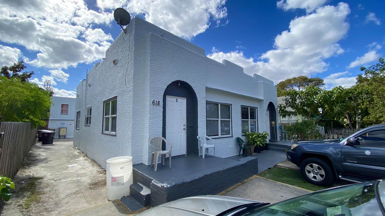 618 32nd Street - Photo 1