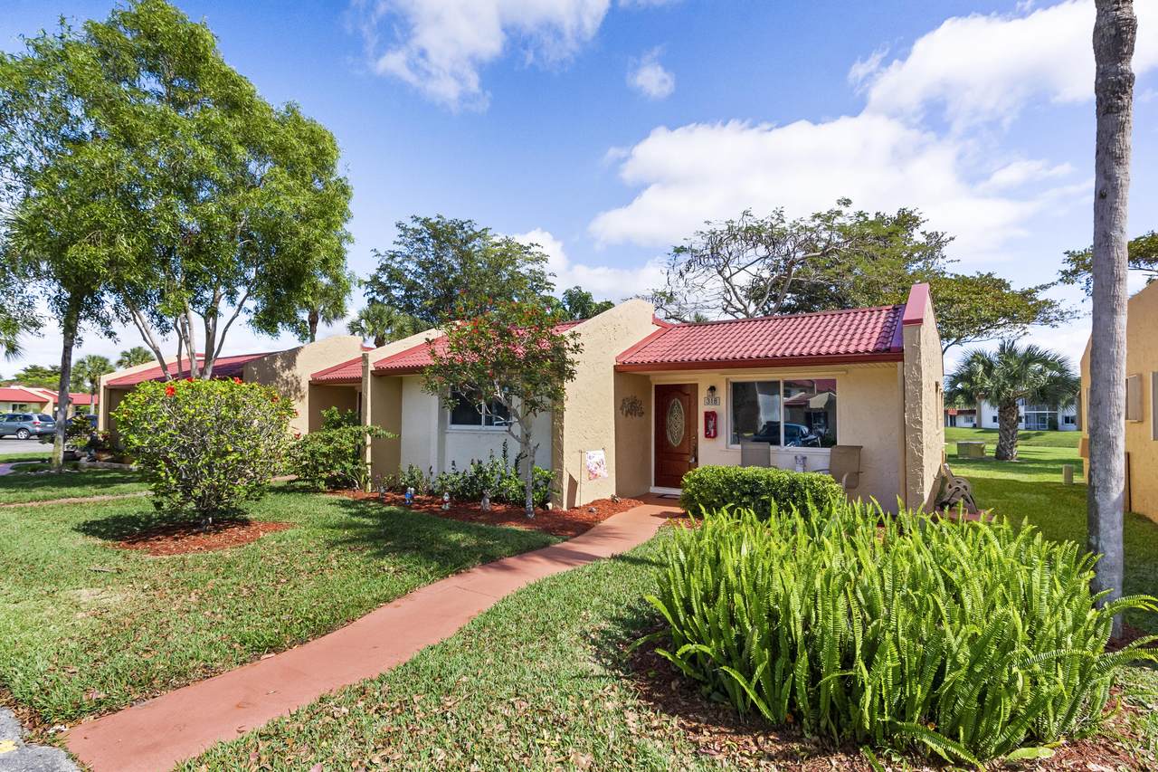 318 Lake Evelyn Drive - Photo 1