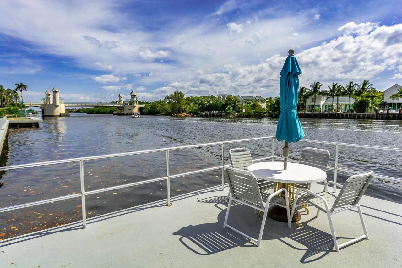 210 Horizons - Photo 1