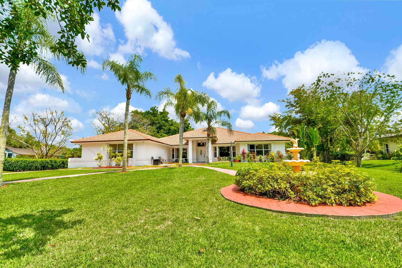 5928 77 Ter Terrace - Photo 1