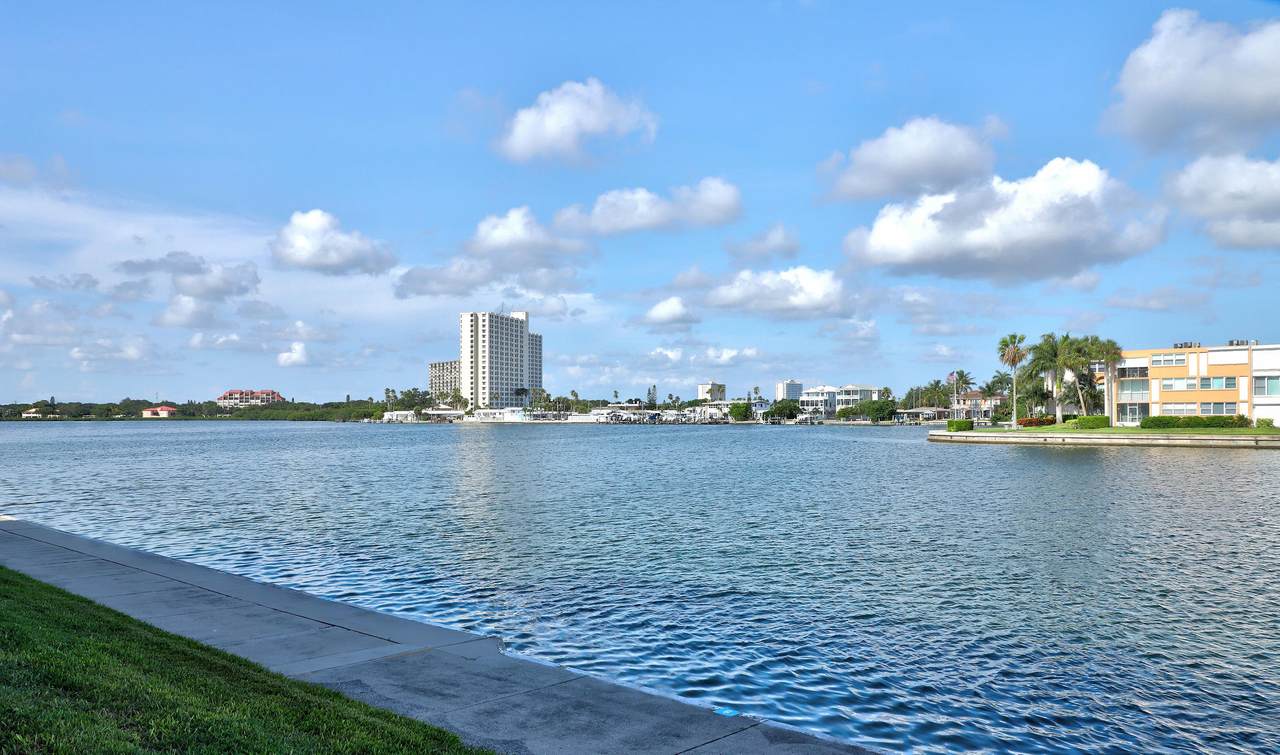 7645 Sun Island Drive - Photo 1