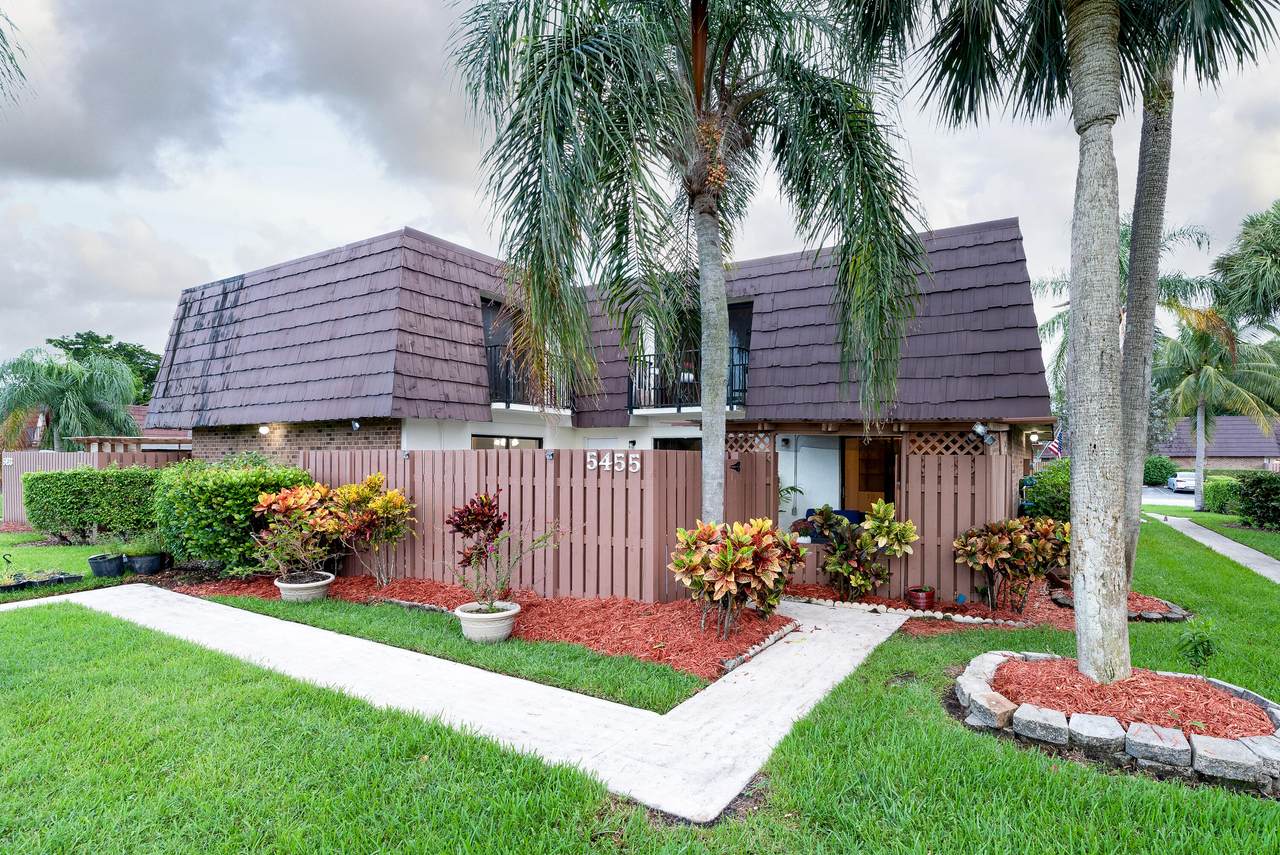 5455 59 Place - Photo 1