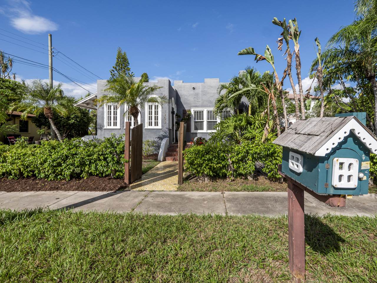 1703 Palmway - Photo 1