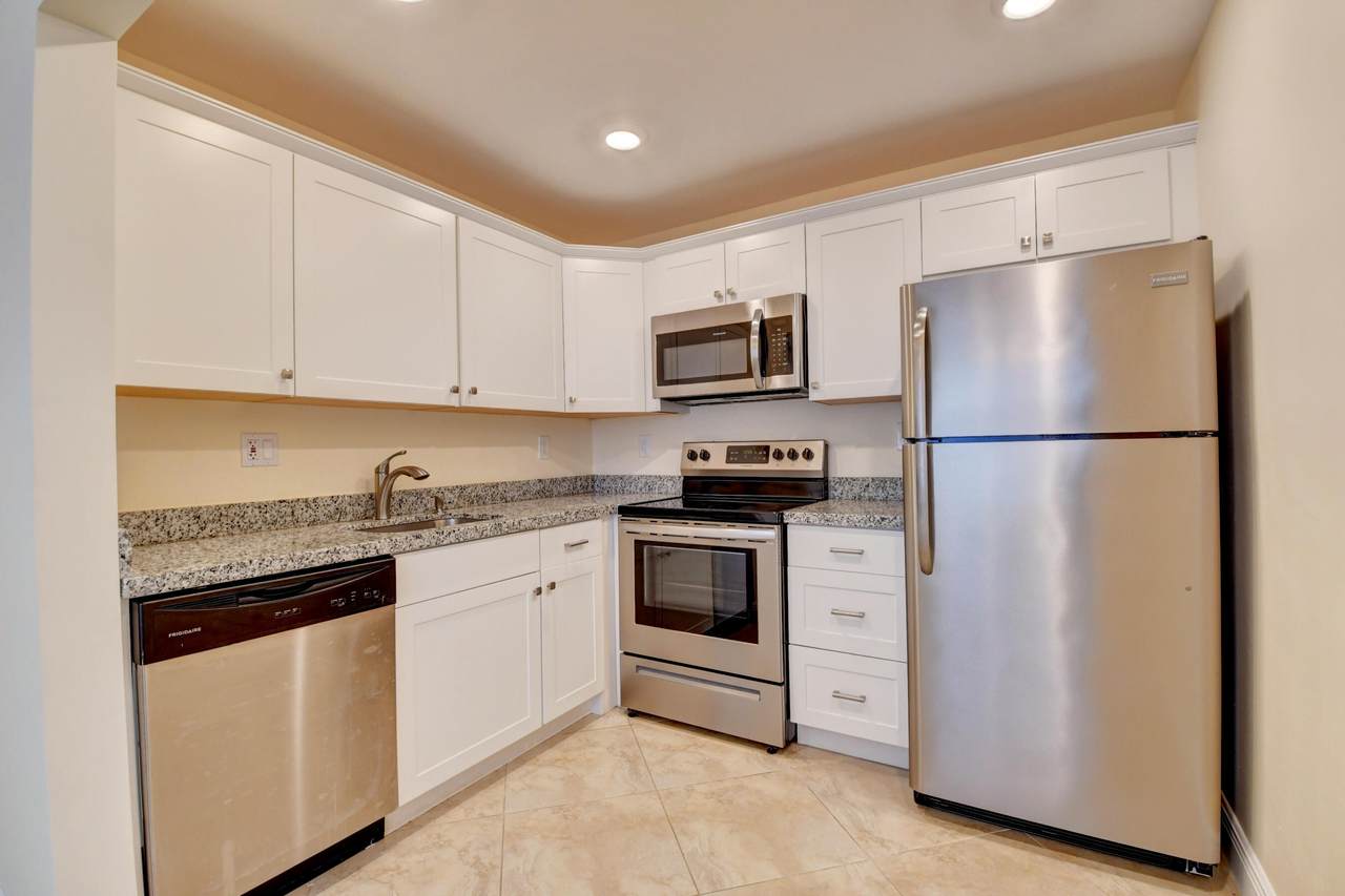 530 Normandy L - Photo 1