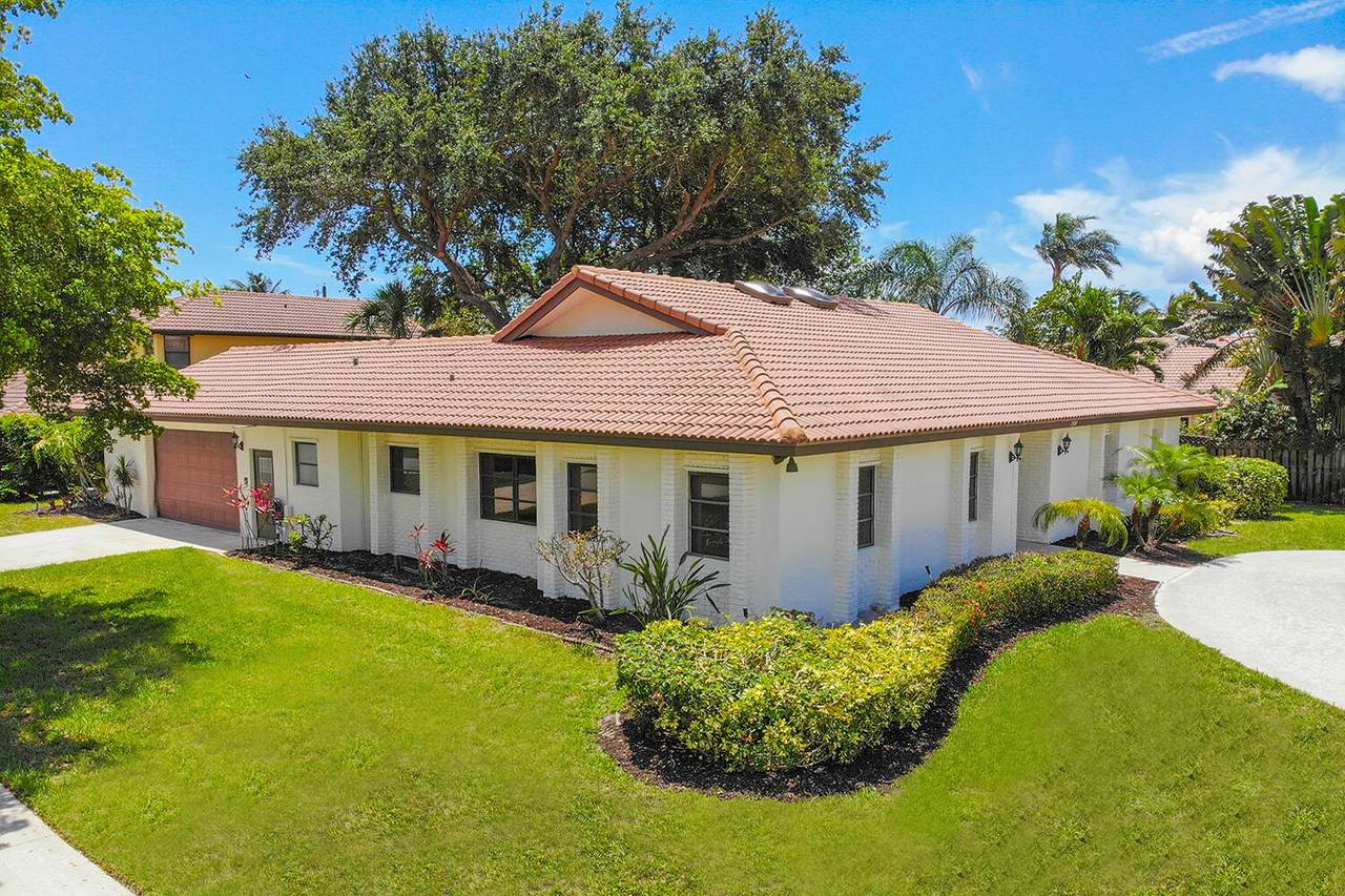 7598 Country Club Boulevard - Photo 1