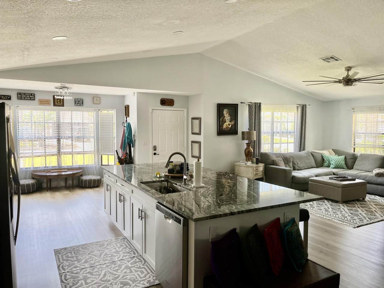 6391 Robinson Street - Photo 1