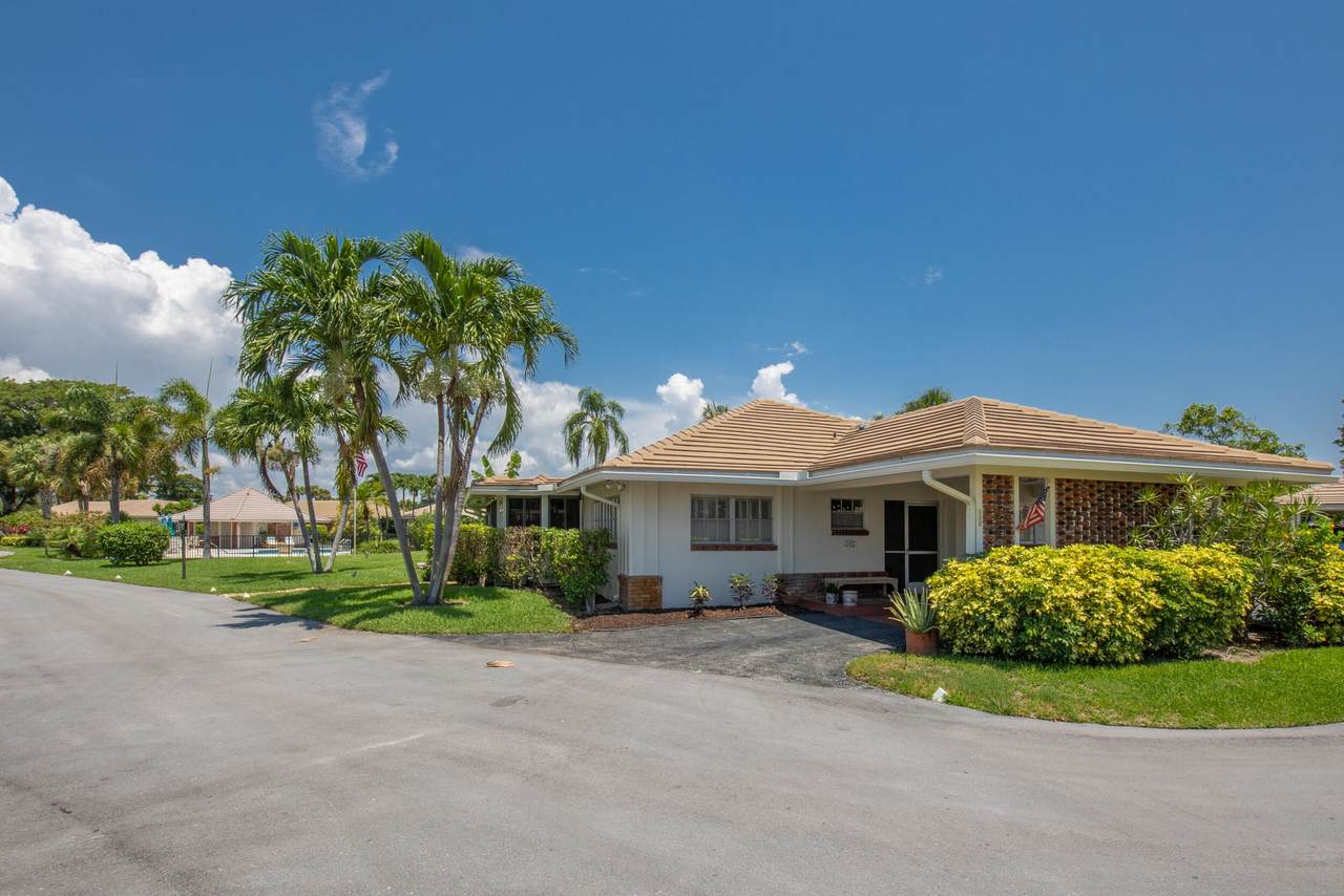 102 Villa Circle - Photo 1