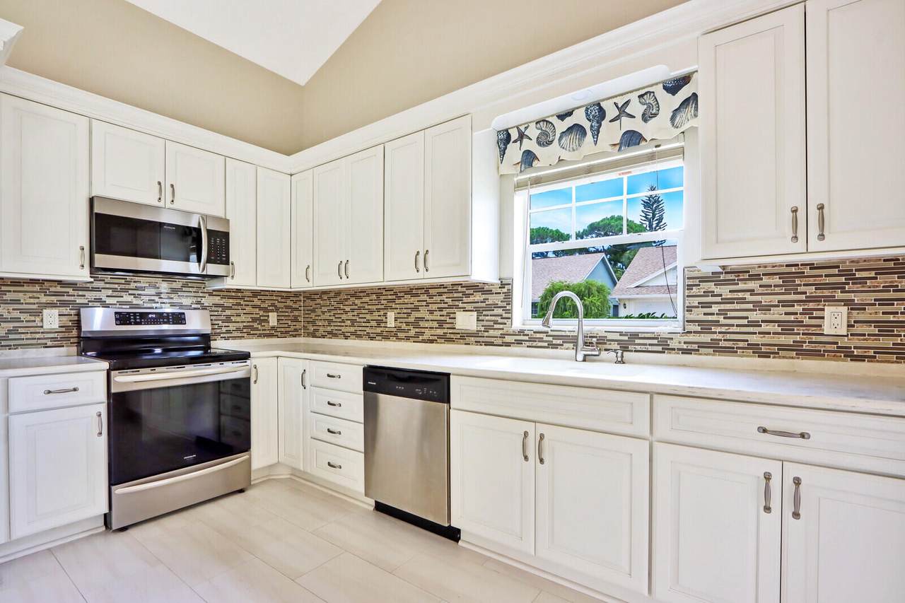 100 Palomino Drive - Photo 1