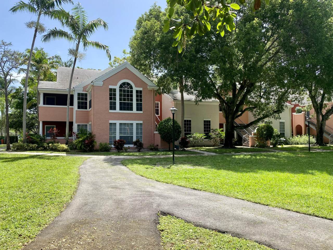 1001 Crystal Way - Photo 1